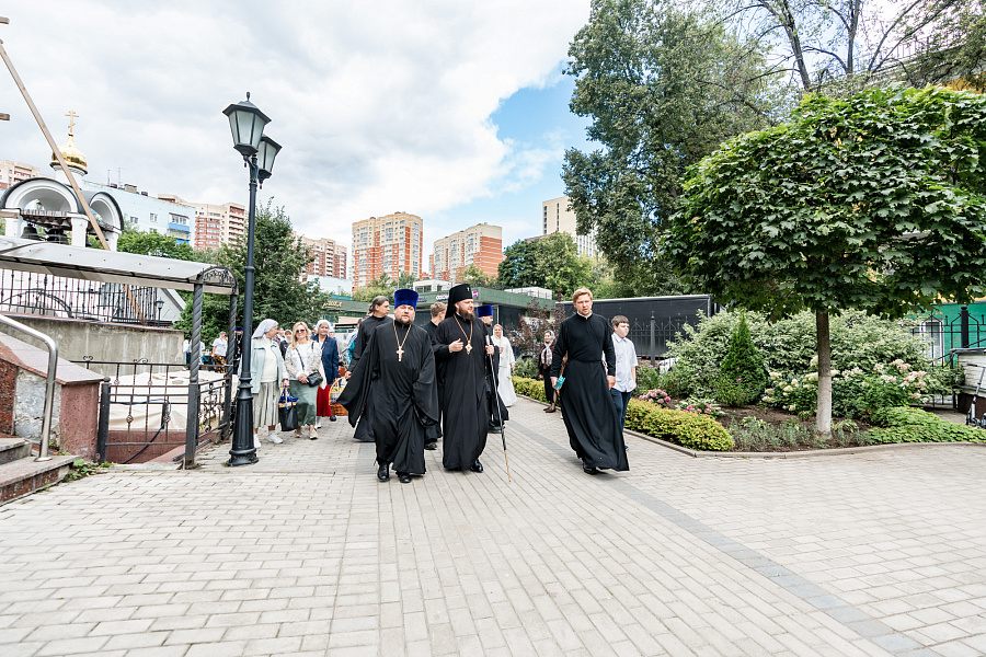 Архиерейское богослужение в Преображенском соборе города Люберцы